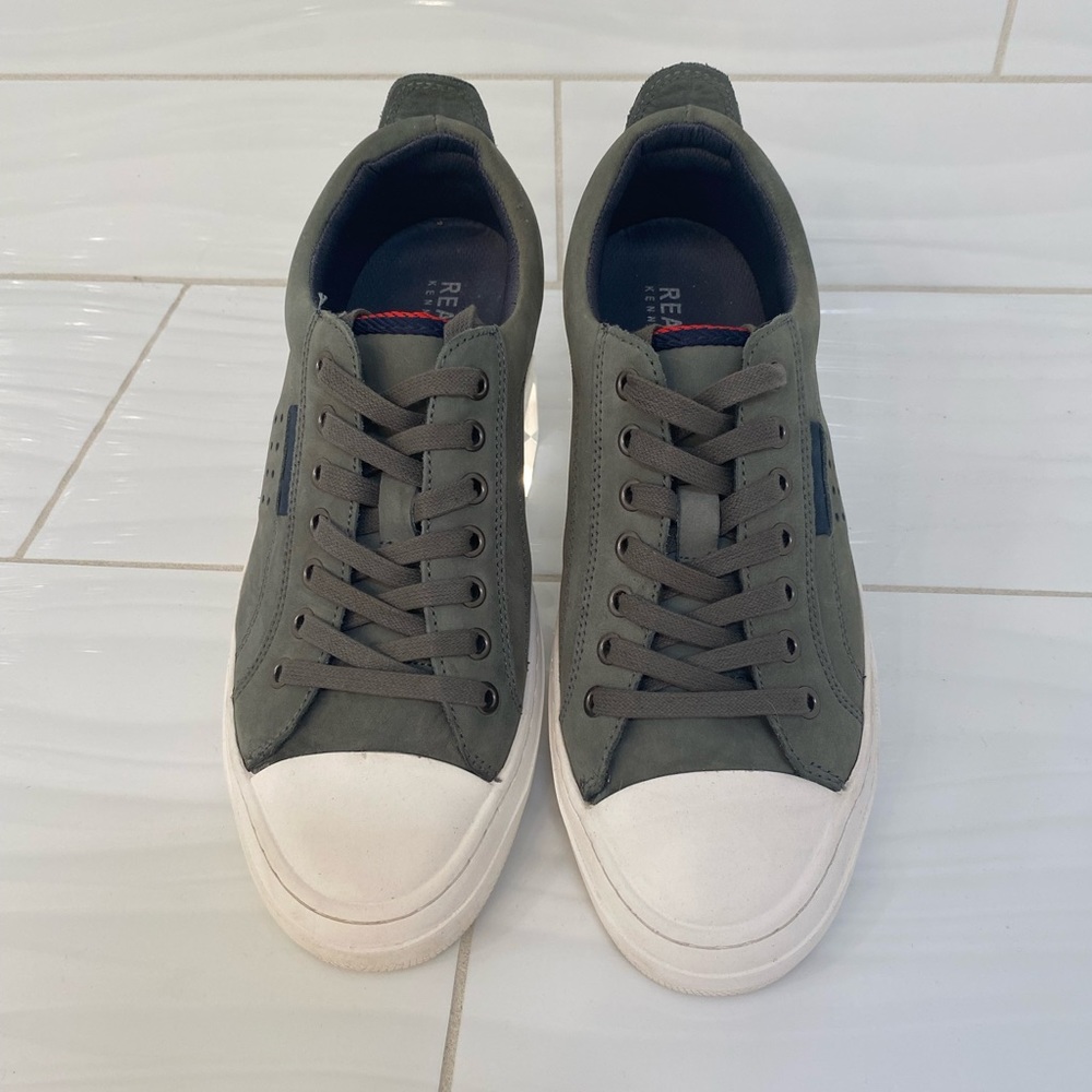 Kenneth Cole Reaction sneakers, walking shoes, Men size 9.5 Green.